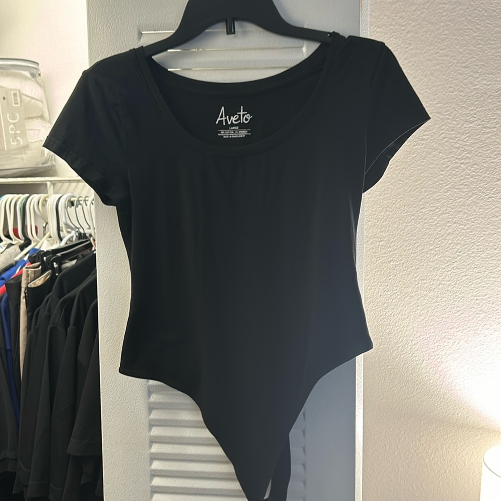 🛍️ Black bodysuit